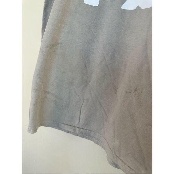 2Pac Tupac Shakur Gray and Beige Graphic Tee Size Medium New - Picture 2 of 5